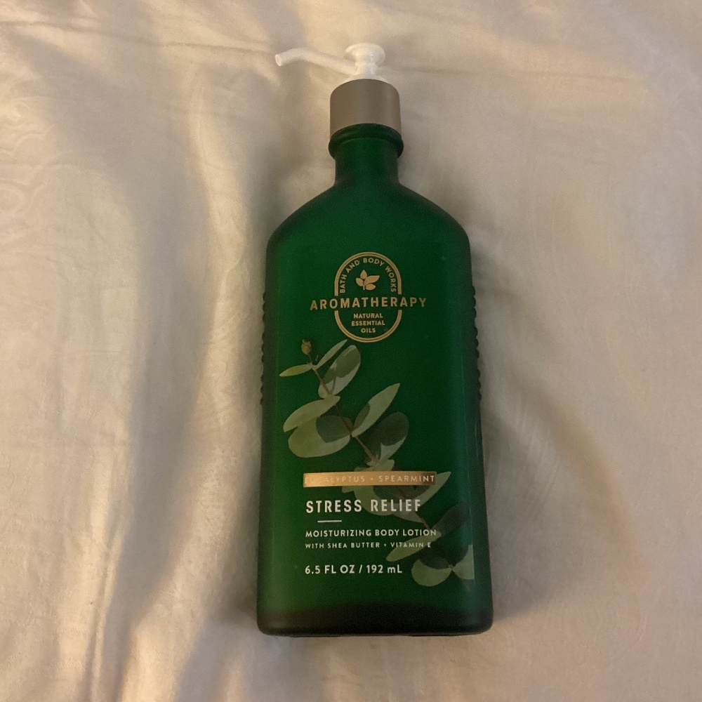 Bath and Body Works stress Relief Eucalyptus + Spearmint Body Lotion